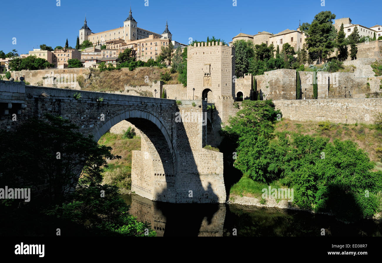 view of the Alcantara bridge and the Alcazar, Toledo, Spain Stock Photo