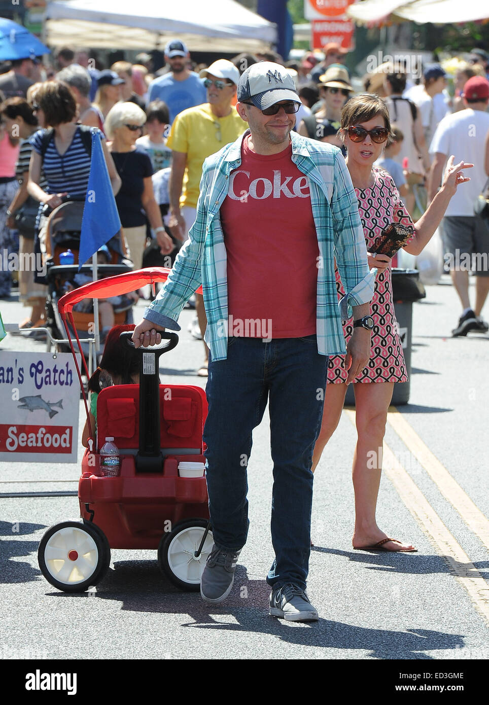 Jon Cryer and his wife, Lisa take their daughter, Daisy to the farmers market  Featuring: Jon Cryer,Lisa Joyner,Daisy Cryer Where: Los Angeles, California, United States When: 22 Jun 2014 Stock Photo