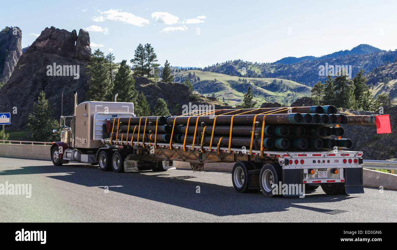 Steel pipe on a Peterbilt 379  flatdeck semi-trailer parked in a pull-out in Montana USA Stock Photo