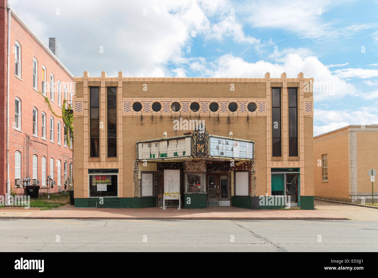 Closed movie theatre hi-res stock photography and images - Alamy