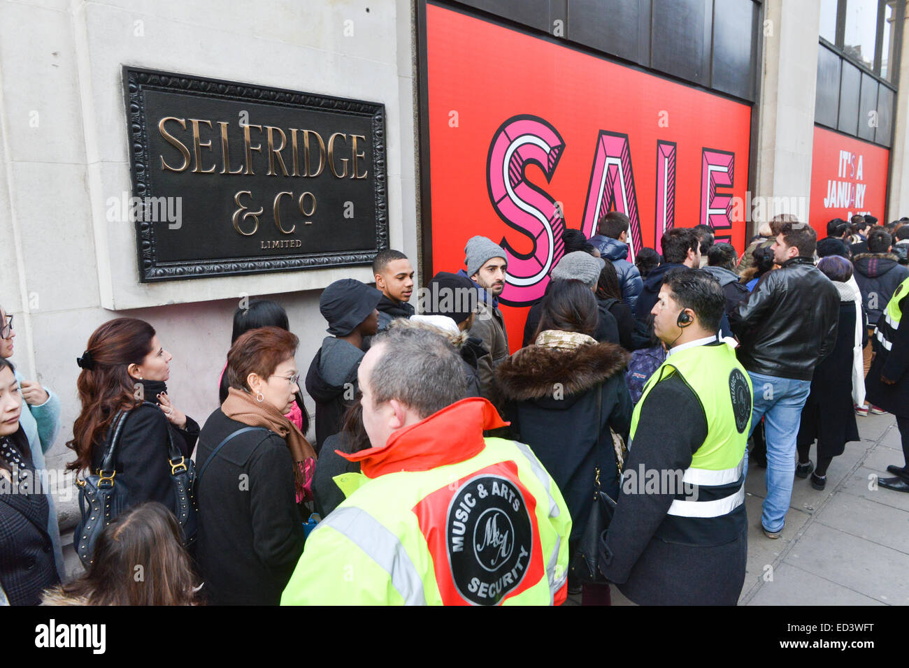 Oxford Street, London, UK. 26th December 2014. Queue's outside