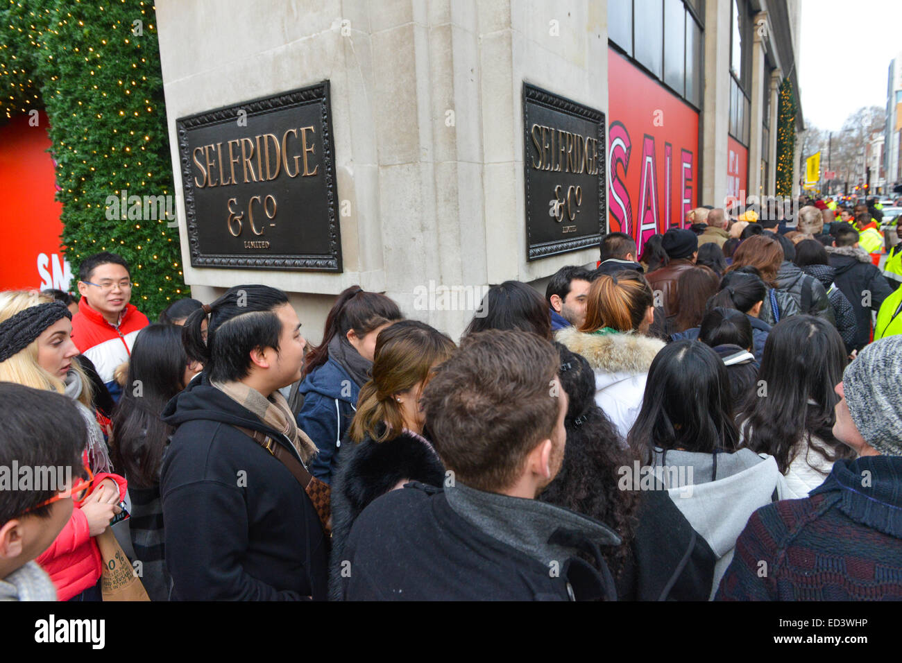 Oxford Street, London, UK. 26th December 2014. Queue's outside