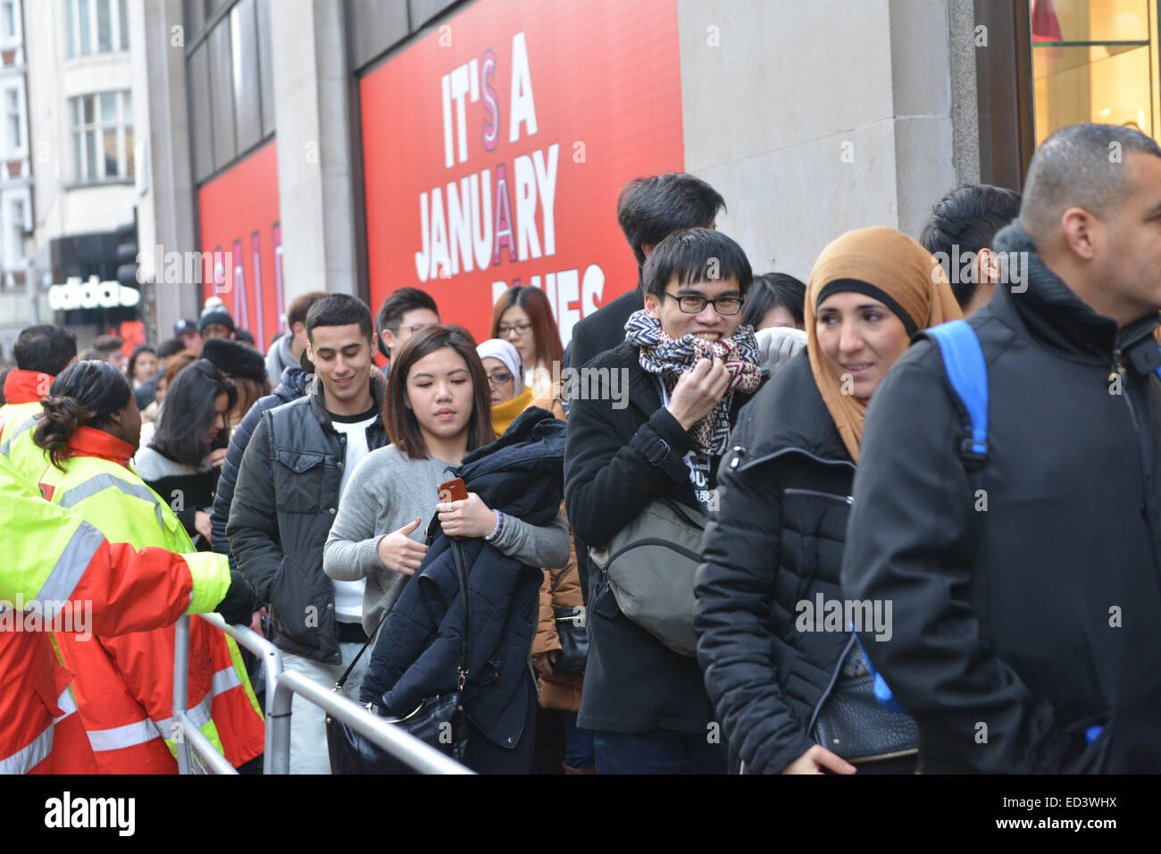 Oxford Street, London, UK. 26th December 2014. Queue's outside