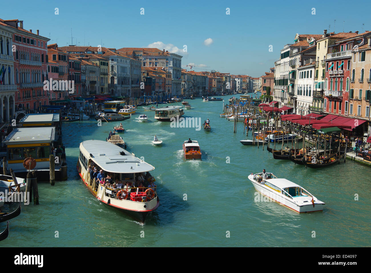 The grand canal above the rialto hi-res stock photography and images ...