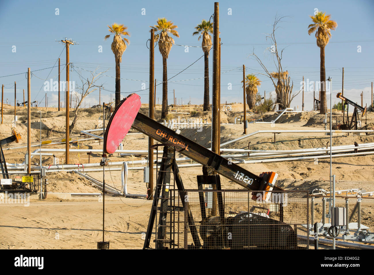 Kern river oil fields hires stock photography and images Alamy