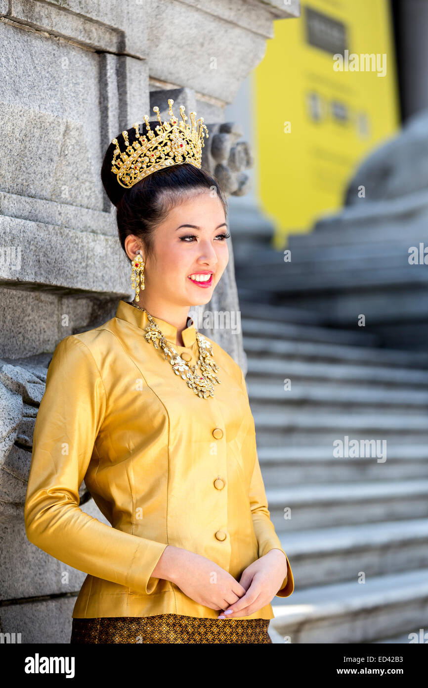 Thai woman wearing traditional attire Stock Photo - Alamy