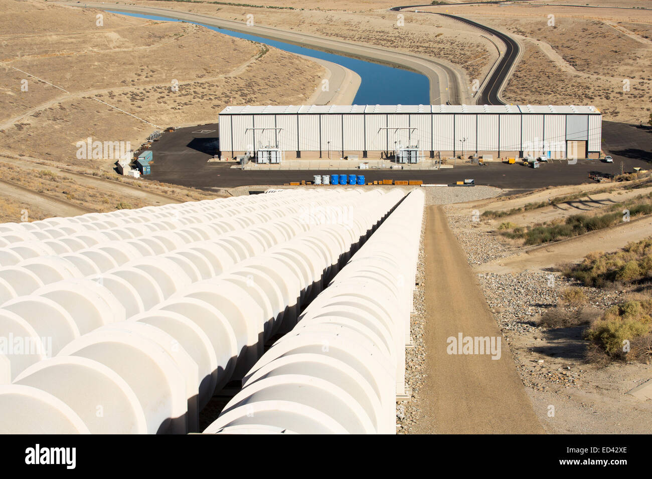 A pumping station on the California aquaduct near Bakersfield that brings snow melt water from the Sierra mountains Stock Photo