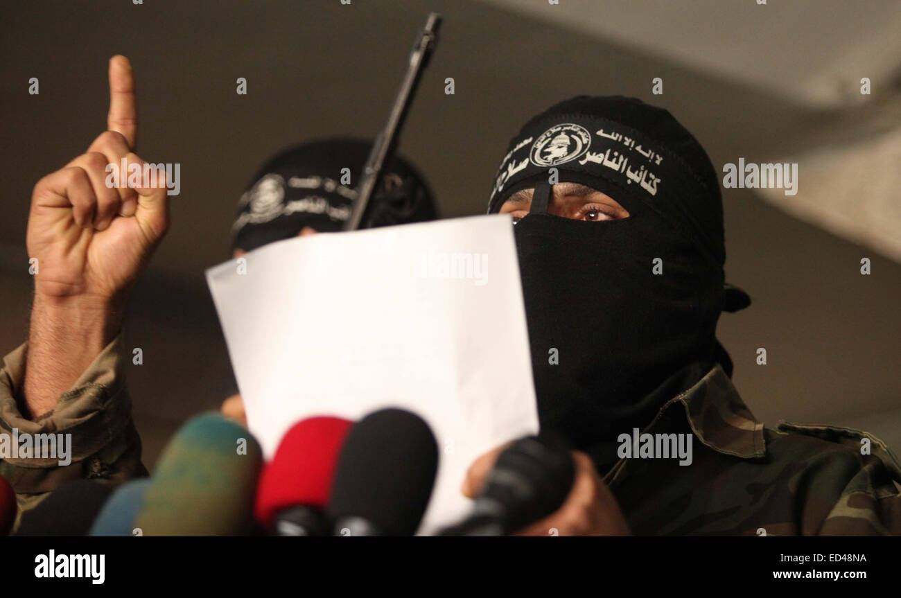 Gaza City, Gaza Strip. 25th Dec, 2014. Palestinian militants of the Nasser Salah al-Din Brigades the military wing of the Popular Resistance Committees take part in a press conference. © Ashraf Amra/APA Images/ZUMA Wire/Alamy Live News Stock Photo