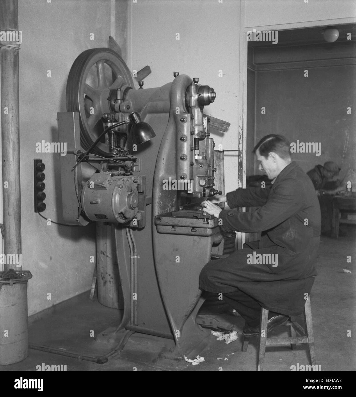 An employee working with a press machine in Yleisradio's workshop, March 1946. Stock Photo