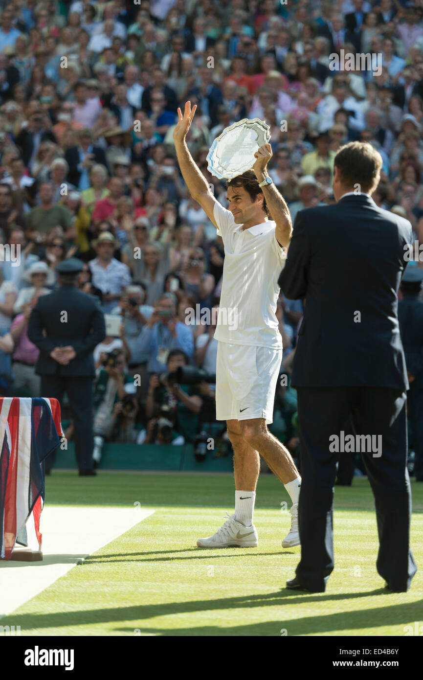 Roger federer wimbledon trophy hi res stock photography and images Page 2 Alamy