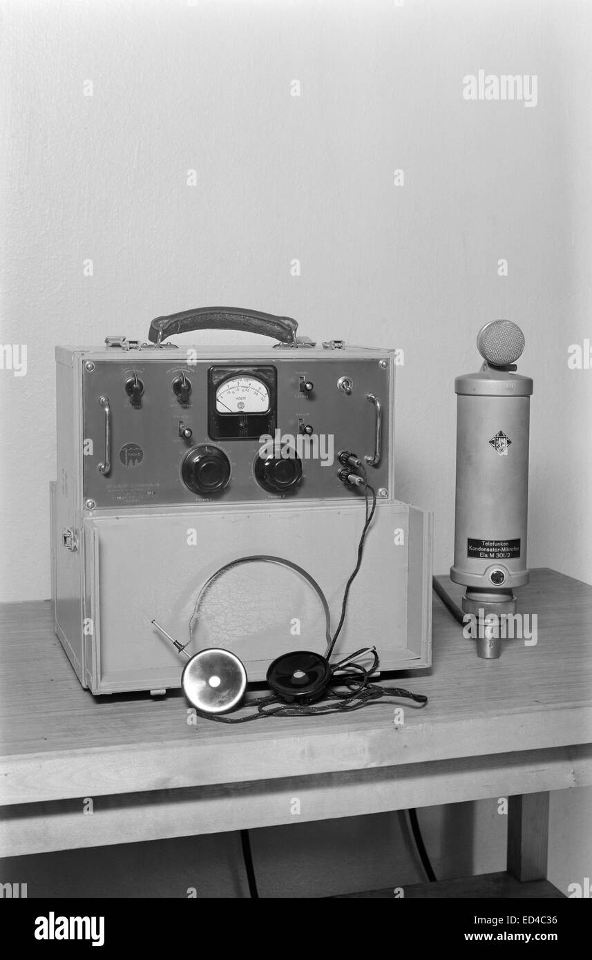 Battery amplifier PVE2 with a headset and a capacitor microphone by Telefunken, 1943 Stock Photo