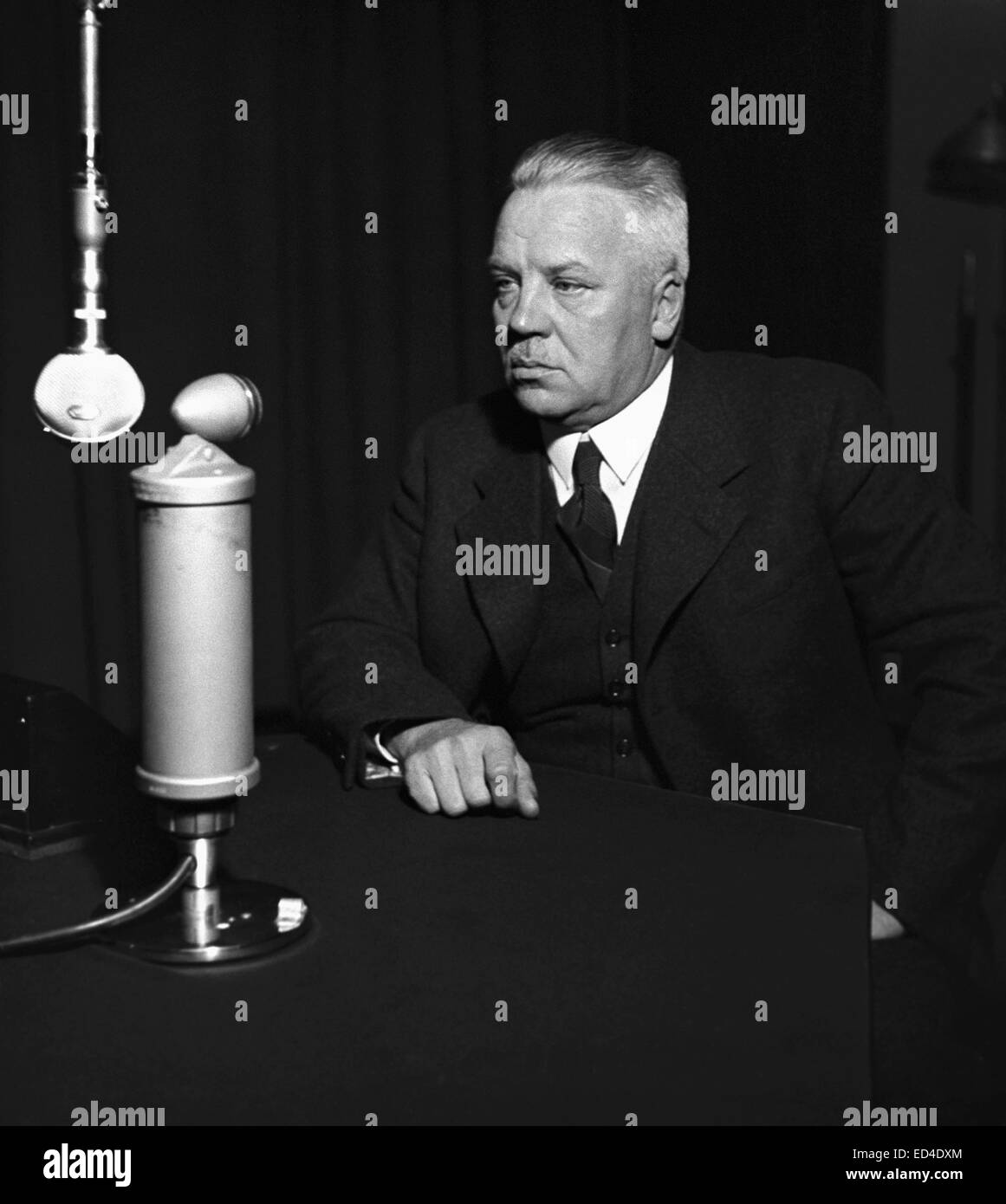 Minister of defence Juho Niukkanen in a studio, 1930s Stock Photo