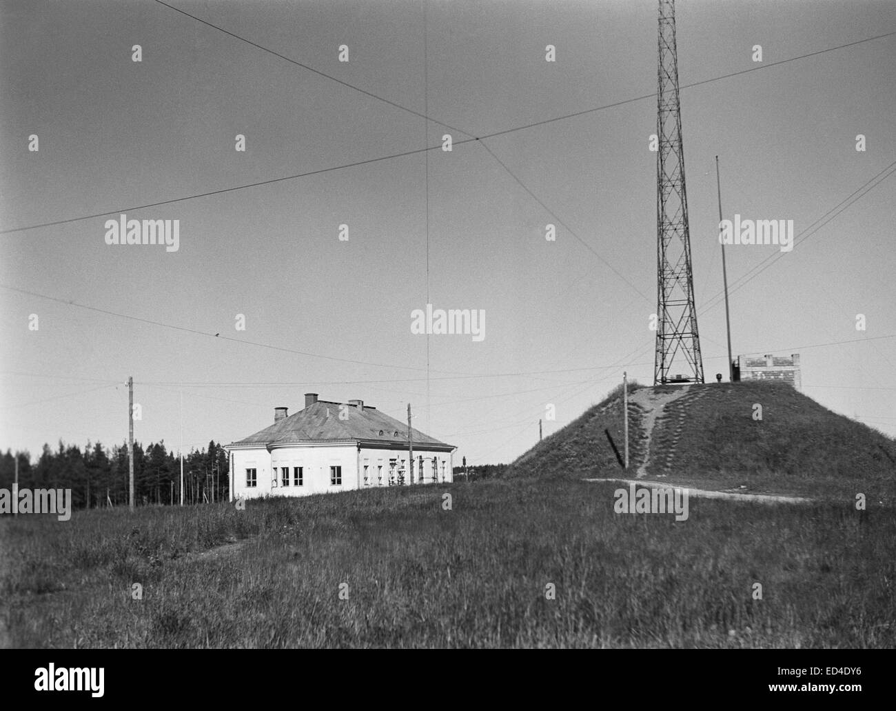 Old Lahti radio station, Lahti longwave transmitter, and the western radio mast, ca. 1928. Old Lahti radio station, Lahti longwave transmitter, and the western Stock Photo