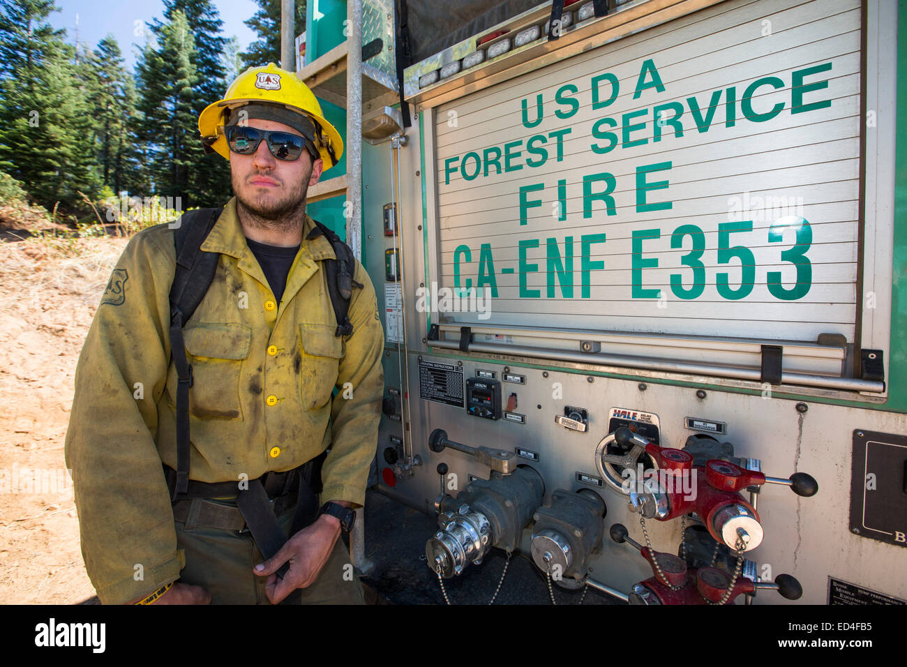 Fire fighters tackling the King Fire that burned 97,717 acres of the El Dorado National Forest in California, USA. Following an Stock Photo