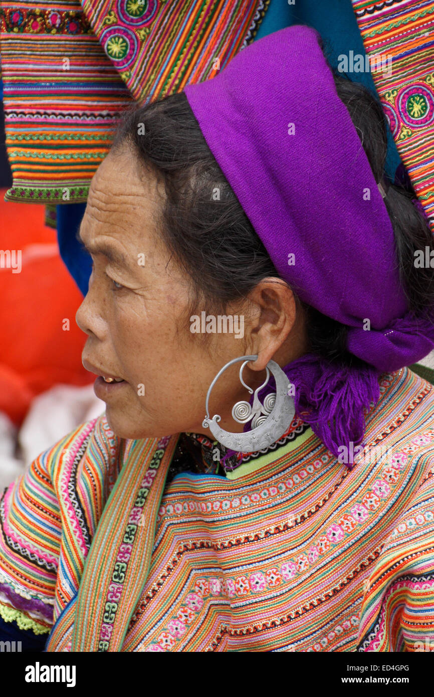 Flower Hmong woman at open-air market, Nam Luc, Sapa (Sa Pa), Vietnam Stock Photo