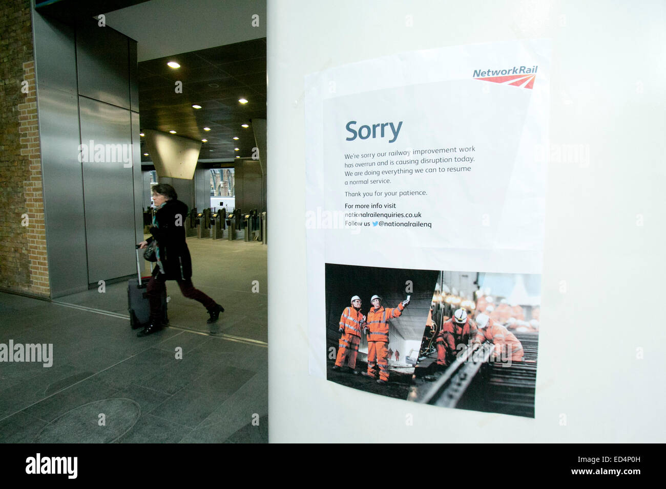 London UK. 27th December 2014. Trains have been cancelled at Kings Cross mainline station due to overrunning engineering works causing major disruption to passenger travel plans Credit:  amer ghazzal/Alamy Live News Stock Photo