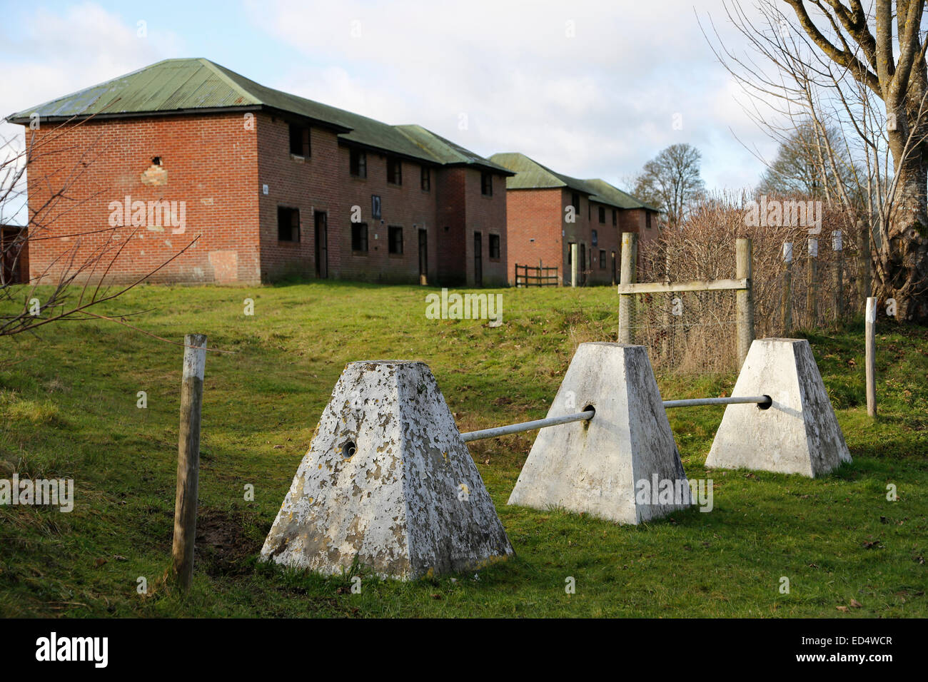 Derelict housing blocks hi-res stock photography and images - Alamy