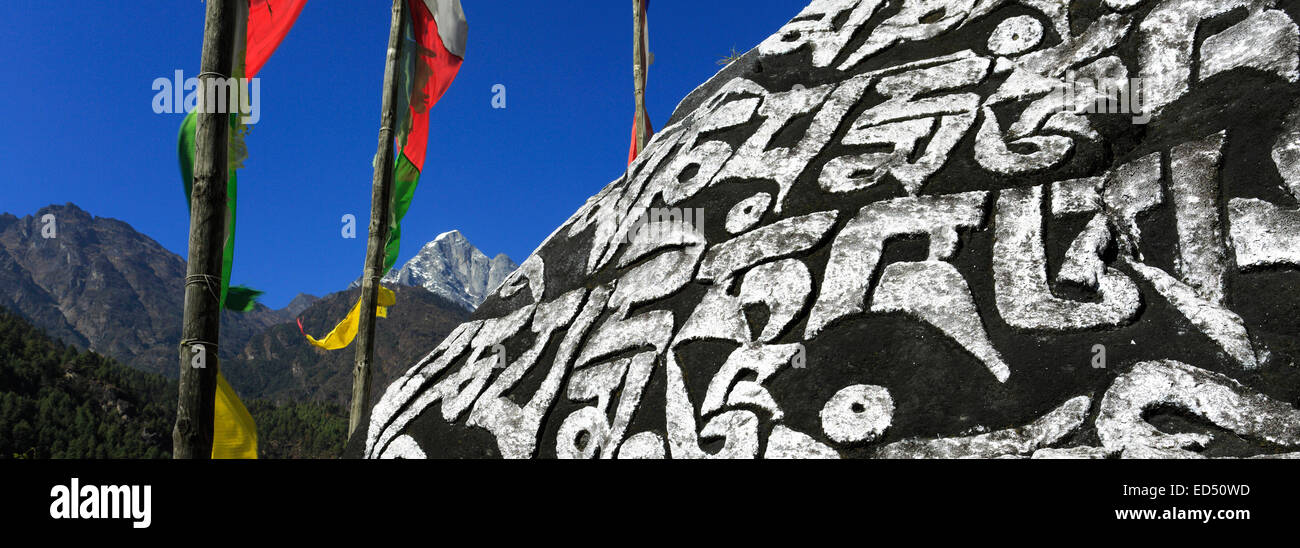 Mani Stone Prayer wall, Buddhist Stupa and Prayer Flags, Ghat village, Sagarmatha National Park, Solukhumbu district, Khumbu Stock Photo