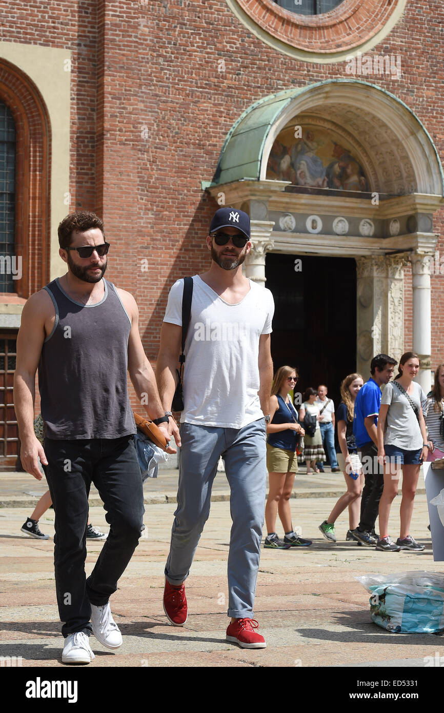 Chris Pine dressed casually wearing a New York Yankees baseball