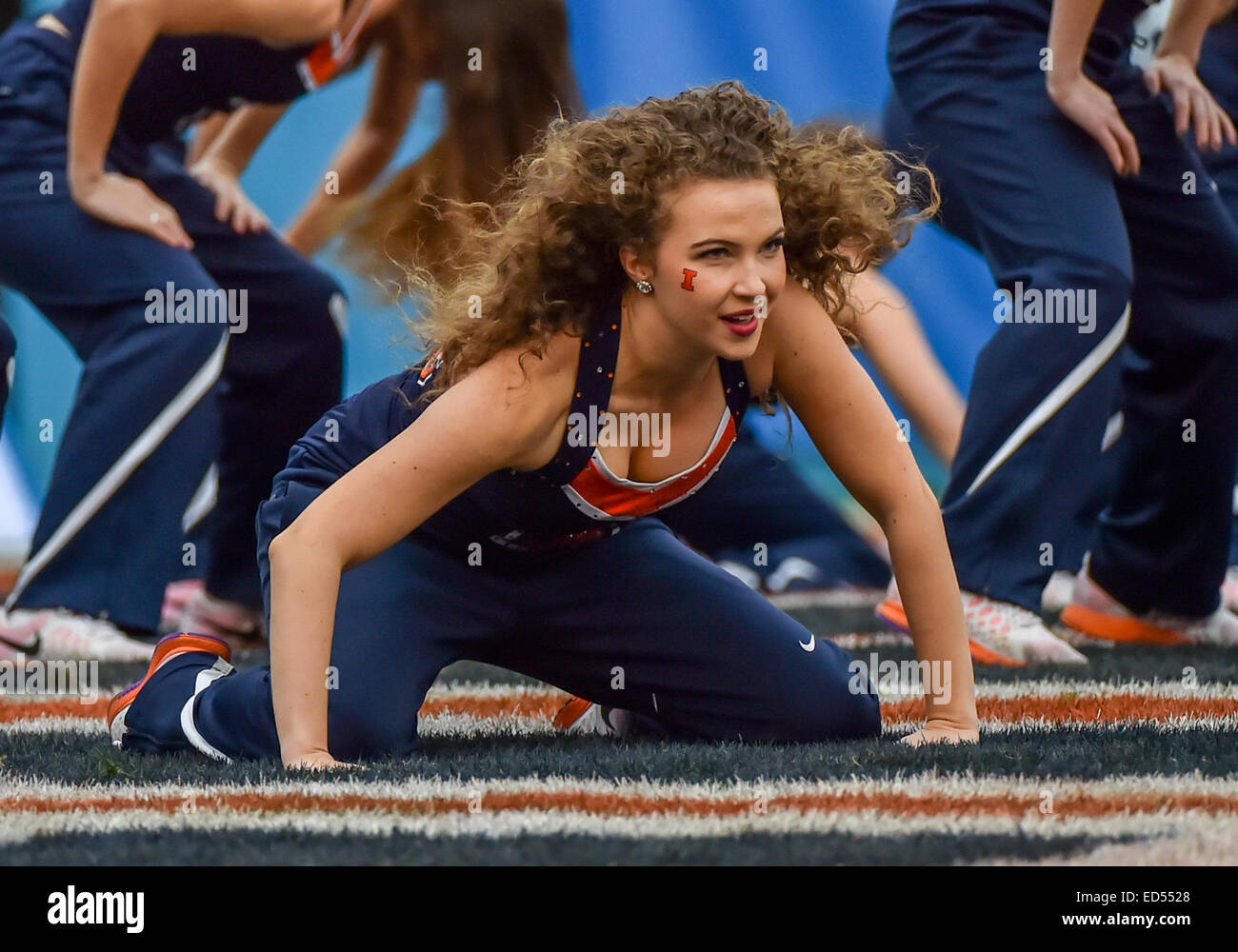 Illinois Cheerleaders perform during the Zaxby's Heart of Dallas Bowl