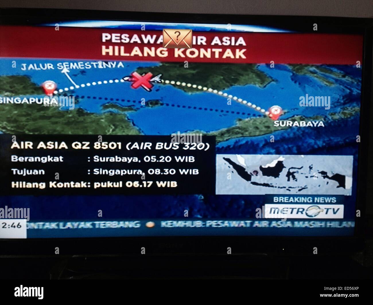 Jakarta. 28th Dec, 2014. Photo taken on Dec. 28, 2014 shows an Indonesian television broadcasting the possible location of missing Air Asia flight QZ 8501. Air Asia said on Sunday in a statement that its flight QZ8501 from Surabaya of Indonesia to Singapore lost contact with air traffic control at 7:24 in the morning. © Veri Sanovri/Xinhua/Alamy Live News Stock Photo