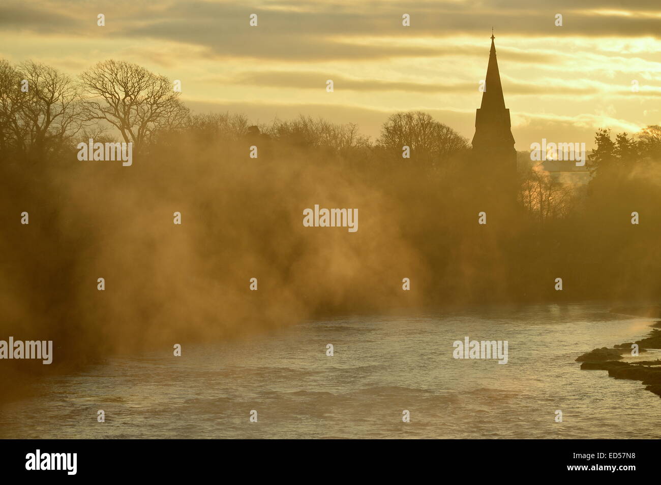 Cumbria, UK. 28th December, 2014. UK Weather: Many parts of the Country woke p to frost this morning after overnight temperatures fell well below freezing. The cold spell is set to last the next few days. Credit:  STUART WALKER/Alamy Live News Stock Photo