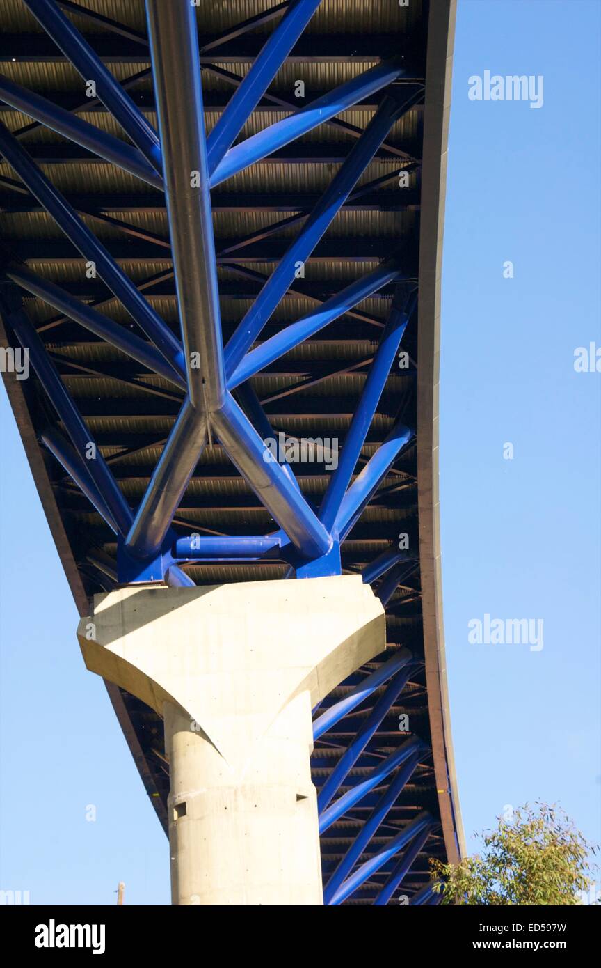 Bridge shapes hi-res stock photography and images - Alamy