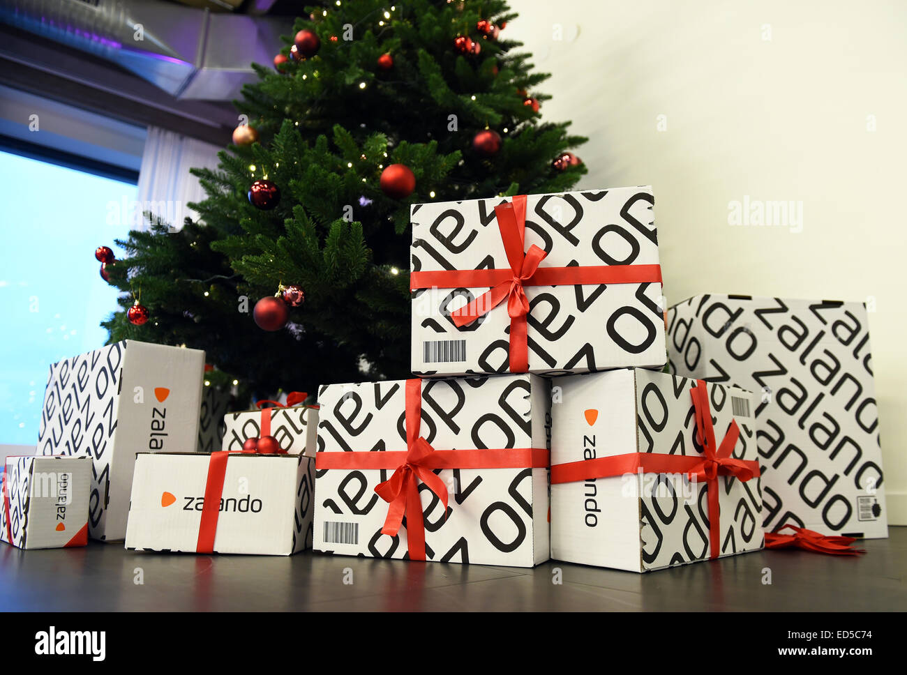 Parcels with the logo of online retailer Zalando and red ribbons lie Stock  Photo - Alamy