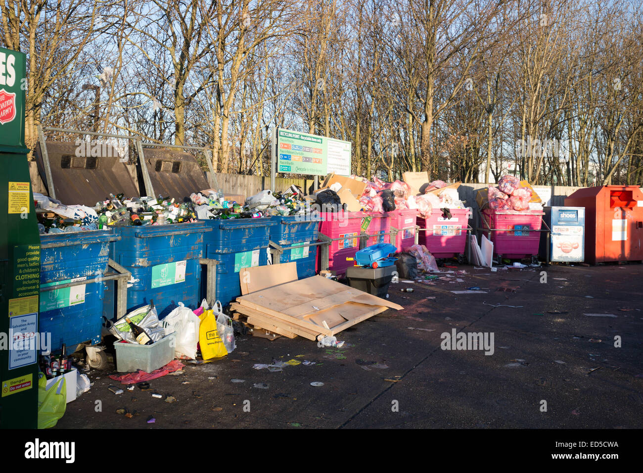 Milton Keynes, UK. 28th December 2014. Local supermarket recycling
