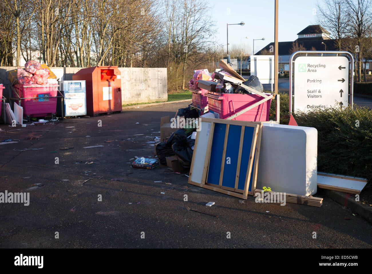 Milton Keynes, UK. 28th December 2014. Local supermarket recycling