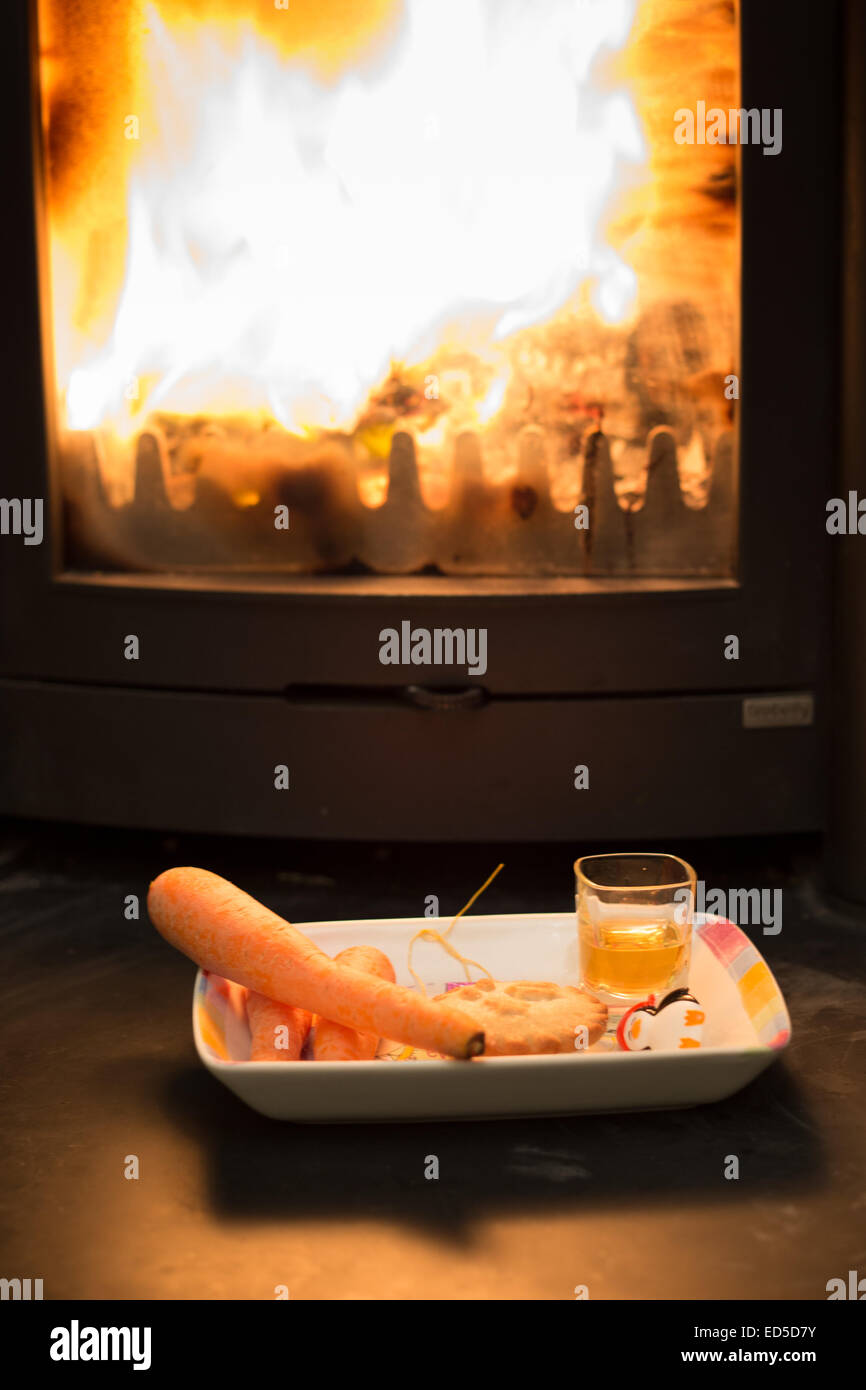 Mince pie, carrots and a tot of whisky for Father Christmas. Stock Photo