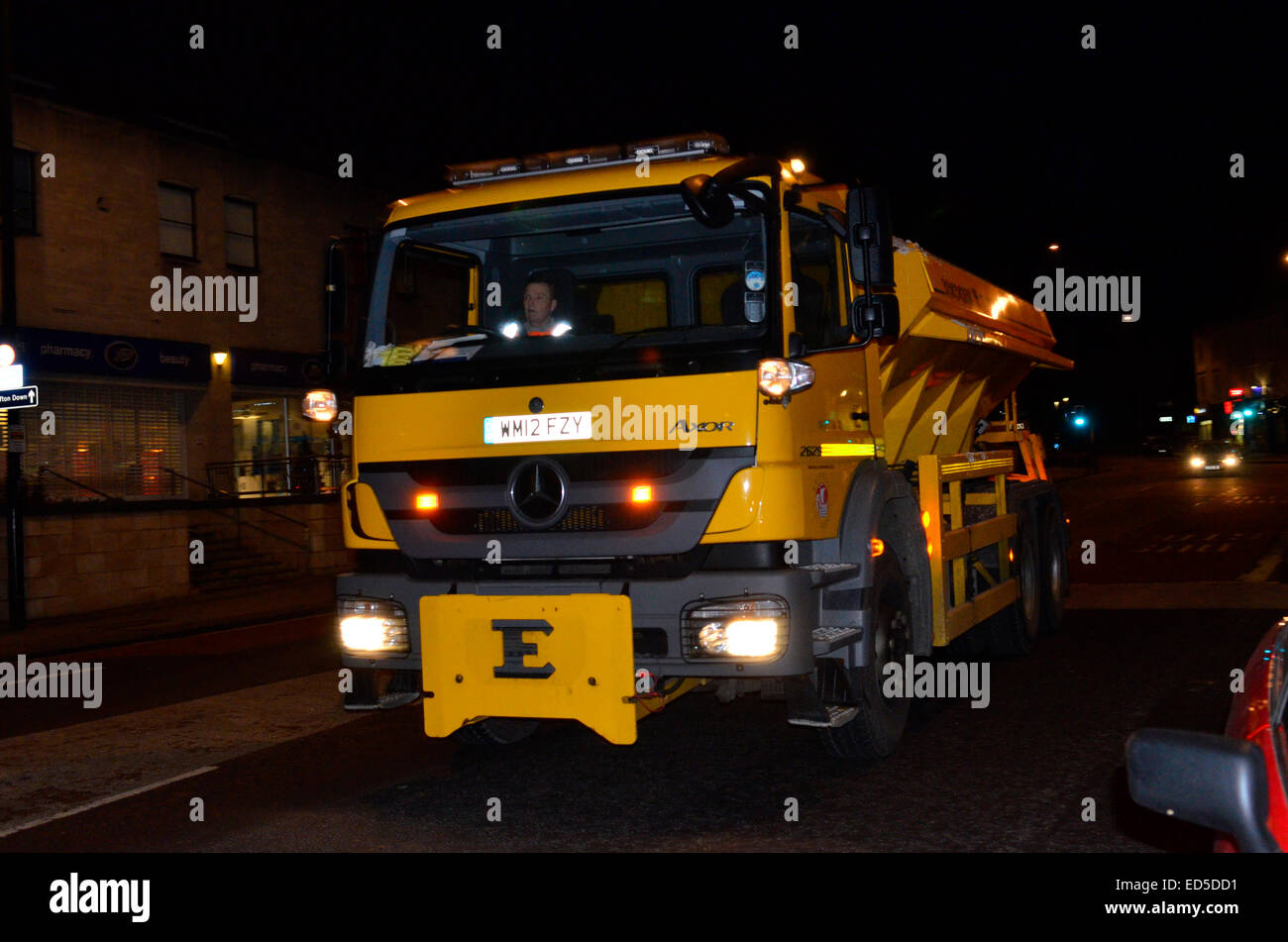 Bristol, UK. 28th December, 2014. UK Weather. Getting ready for a very cold night on the roads, a gritting lorry for bad weather seen on the streets of Bristol . Location Whiteladies Road. Credit:  Robert Timoney/Alamy Live News Stock Photo