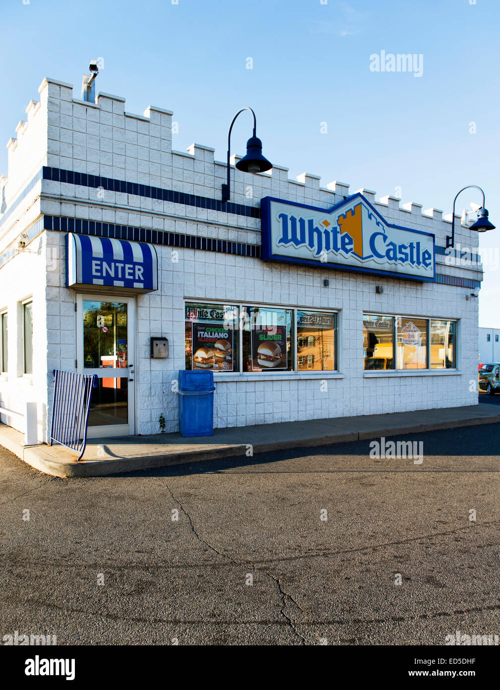 White Castle Fast Food Burger Restaurant in Linden, New Jersey Stock Photo