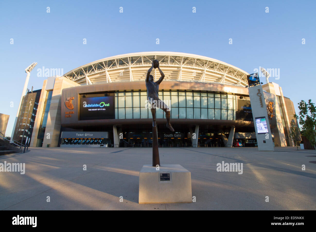 At the adelaide oval hires stock photography and images Alamy