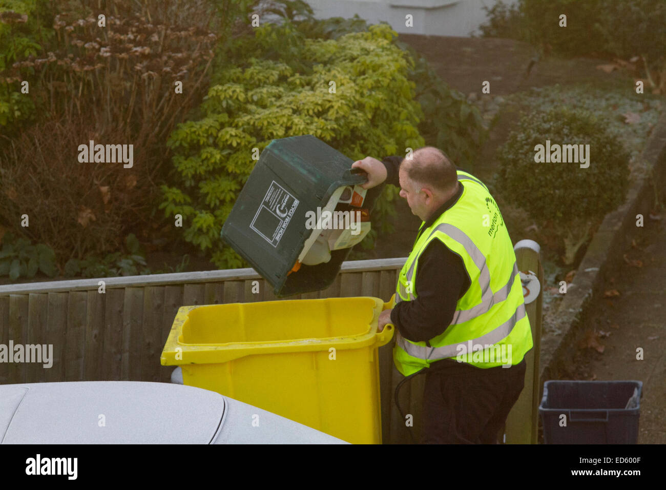 Wimbledon, London, UK. 29th December 2014. Merton council bin men