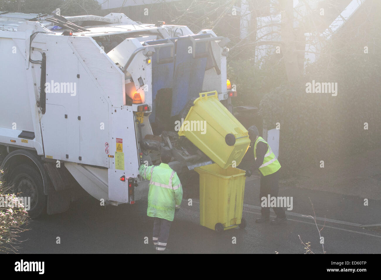 Wimbledon London,UK. 29th December 2014. Merton council bin men collect