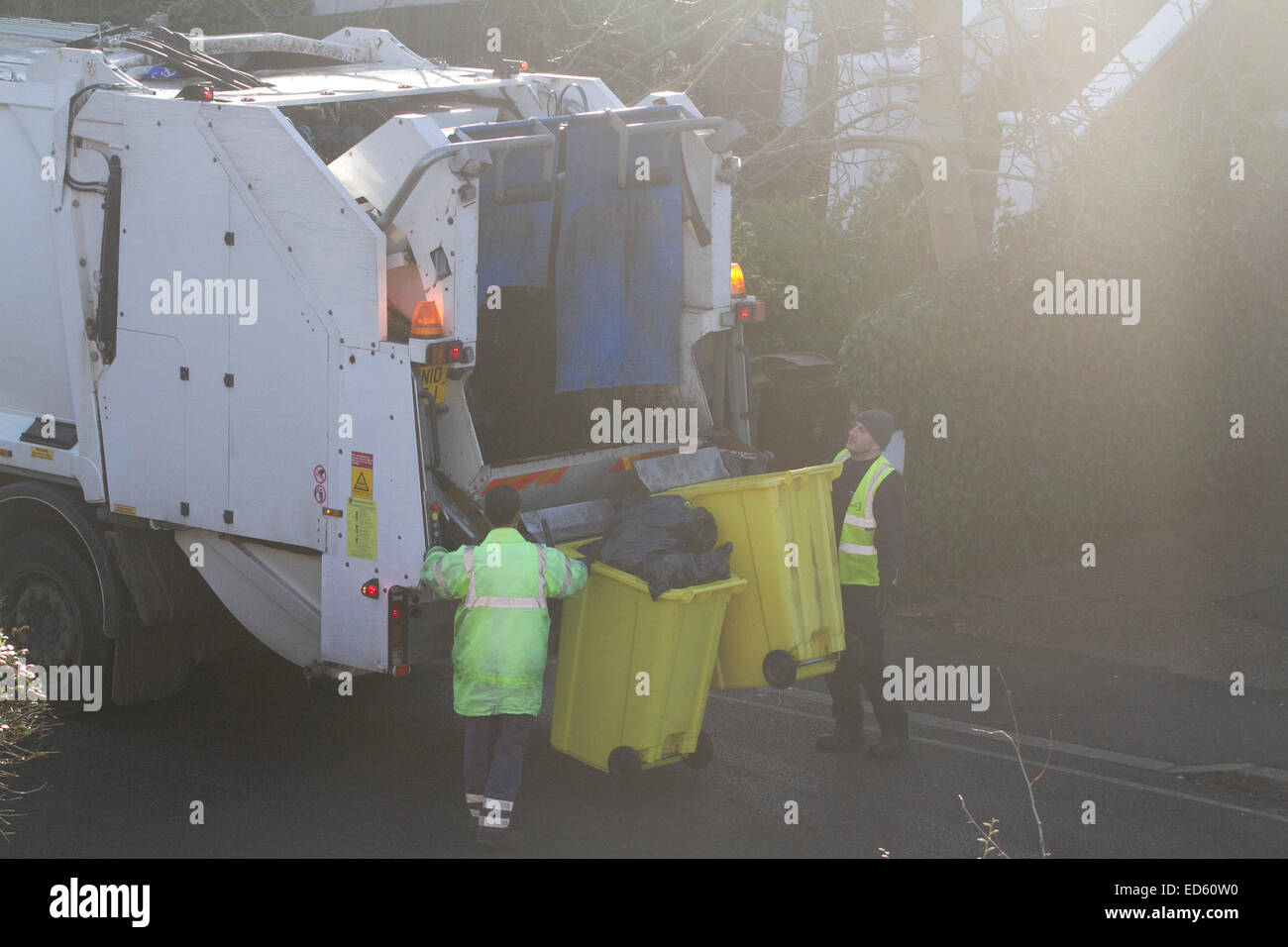 Wimbledon London,UK. 29th December 2014. Merton council bin men collect
