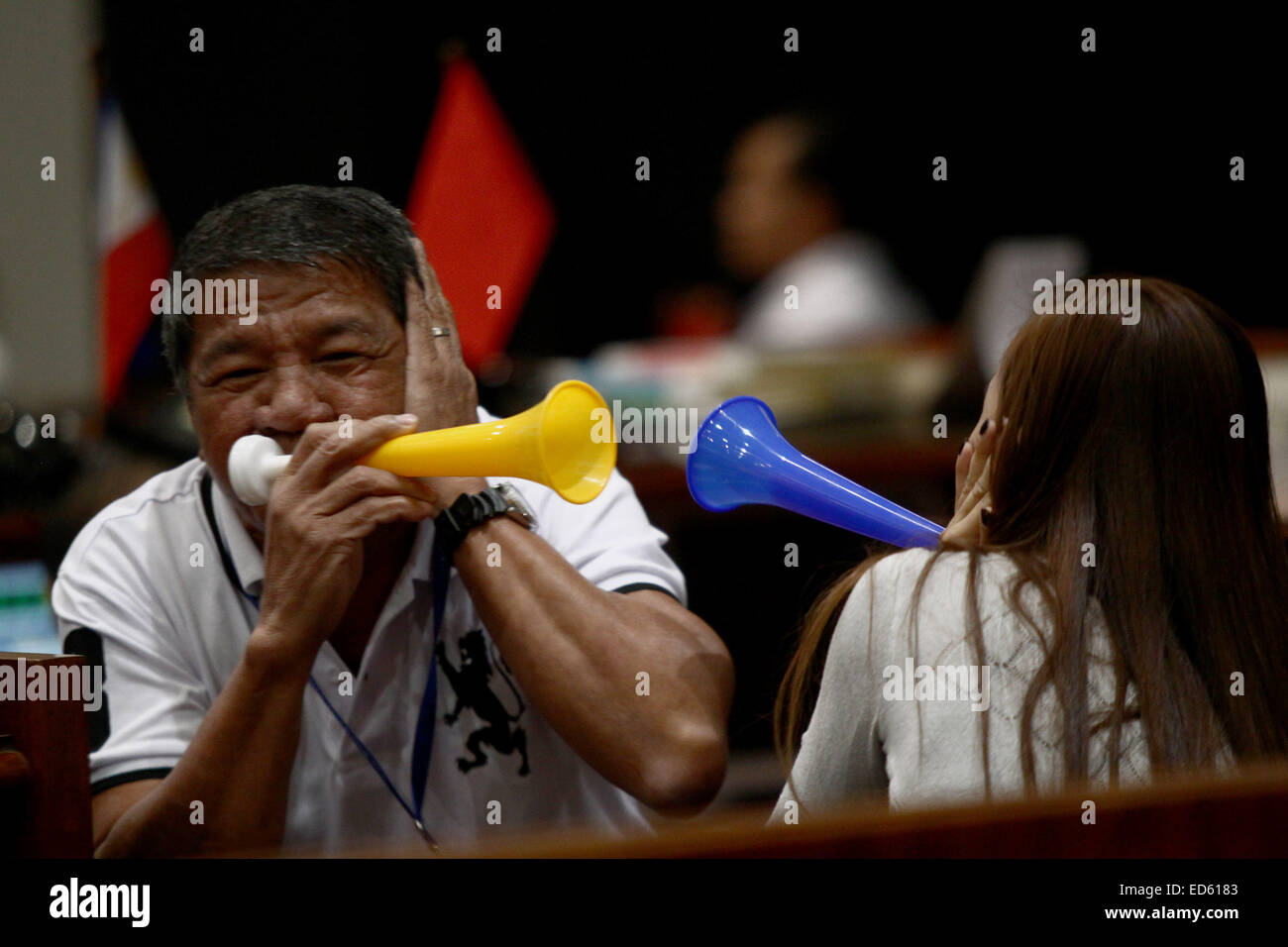 (141229) -- MAKATI CITY, Dec. 29, 2014 (Xinhua) -- Traders blow toy trumpets during the last trading day of 2014 at the Philippine Stock Exchange in Makati City, the Philippines, Dec. 29, 2014. Philippine stock index rose 0.62 percent on its last trading day for the year. It ended the year at a two-week high of 7,230.57, rising 22.8 percent in 2014, among the region's outperformers.(Xinhua/Rouelle Umali)(zhf) Stock Photo