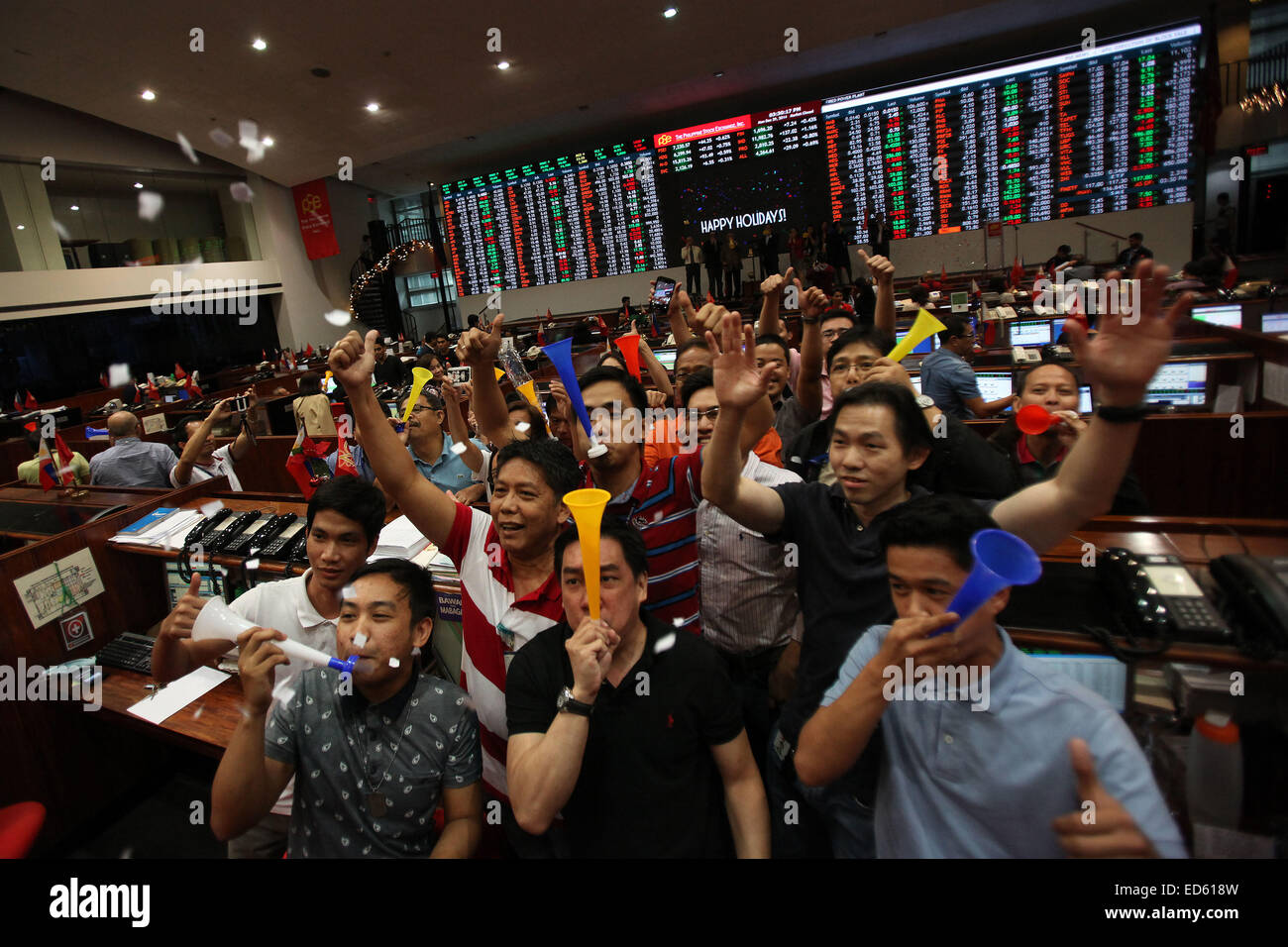 (141229) -- MAKATI CITY, Dec. 29, 2014 (Xinhua) -- Traders blow toy trumpets during the last trading day of 2014 at the Philippine Stock Exchange in Makati City, the Philippines, Dec. 29, 2014. Philippine stock index rose 0.62 percent on its last trading day for the year. It ended the year at a two-week high of 7,230.57, rising 22.8 percent in 2014, among the region's outperformers.(Xinhua/Rouelle Umali)(zhf) Stock Photo