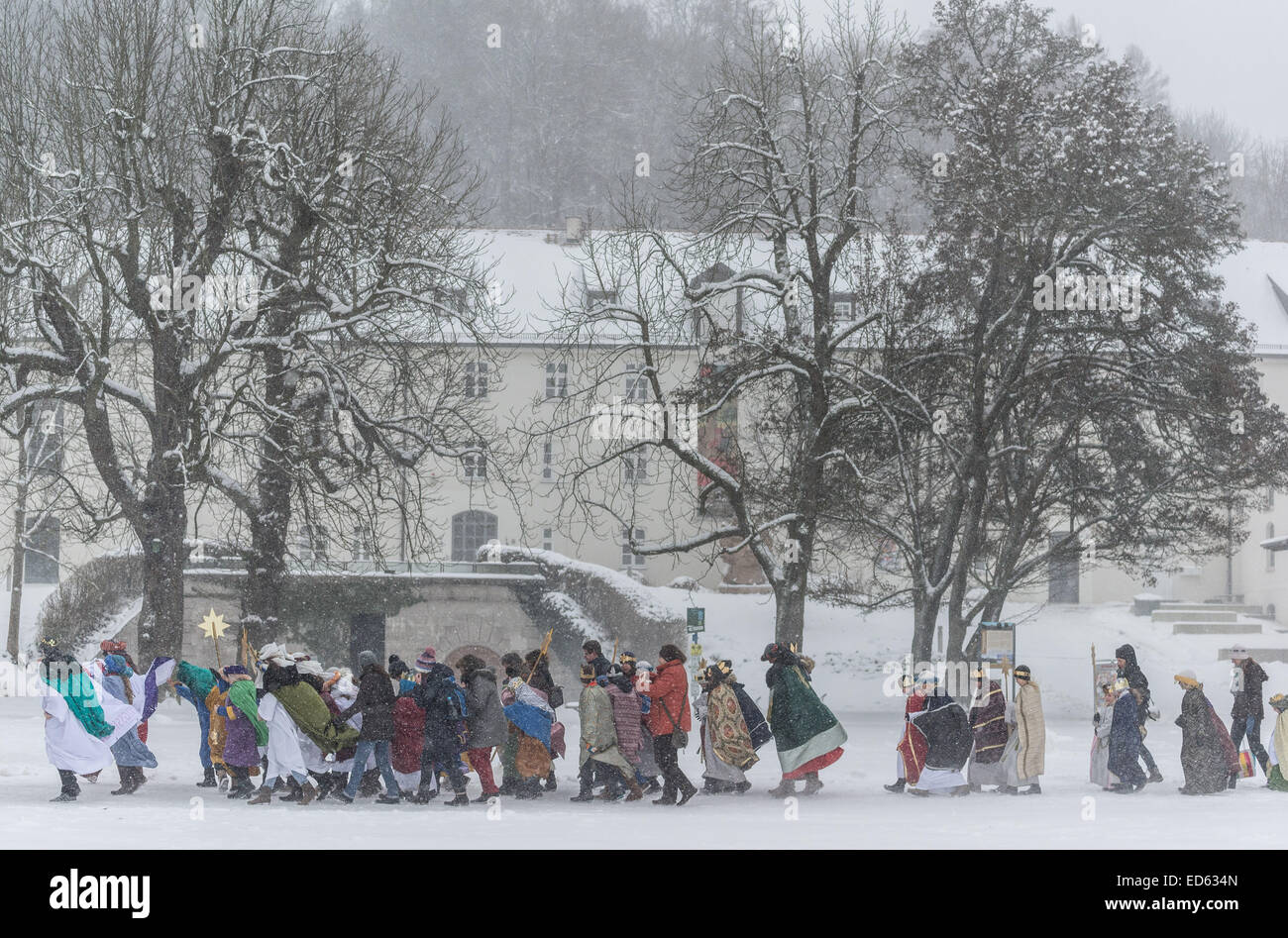 A parade of 'Sternsinger' walks amid heavy snowfall toward the Klosterkirche Fuerstenfeld (Church of St. Mary's Ascension) for a service in Fuerstenfeldbruck, Germany, 29 December 2014. The 'Sternsinger' (also known as 'Epiphany singers') stage singing processions, often holding a movable star, meant to commemorate the arrival of the Biblical Magi. The event in Furstenfeldbruck marked the start of 'Sternsinger' events. PHOTO: NICOLAS ARMER/dpa Stock Photo