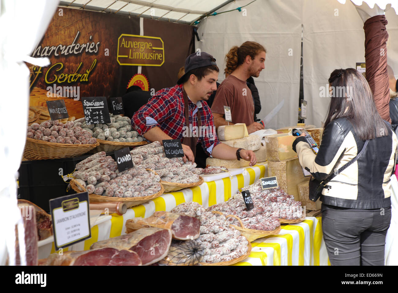 customer paying street food vendor stall Stock Photo