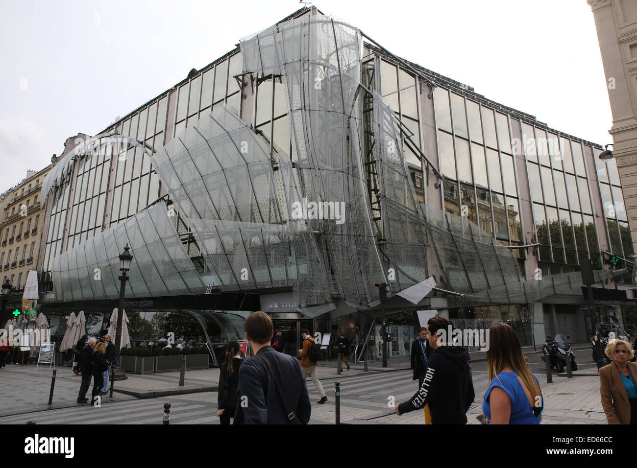 Paris shopping mall Champs Elysees Stock Photo - Alamy