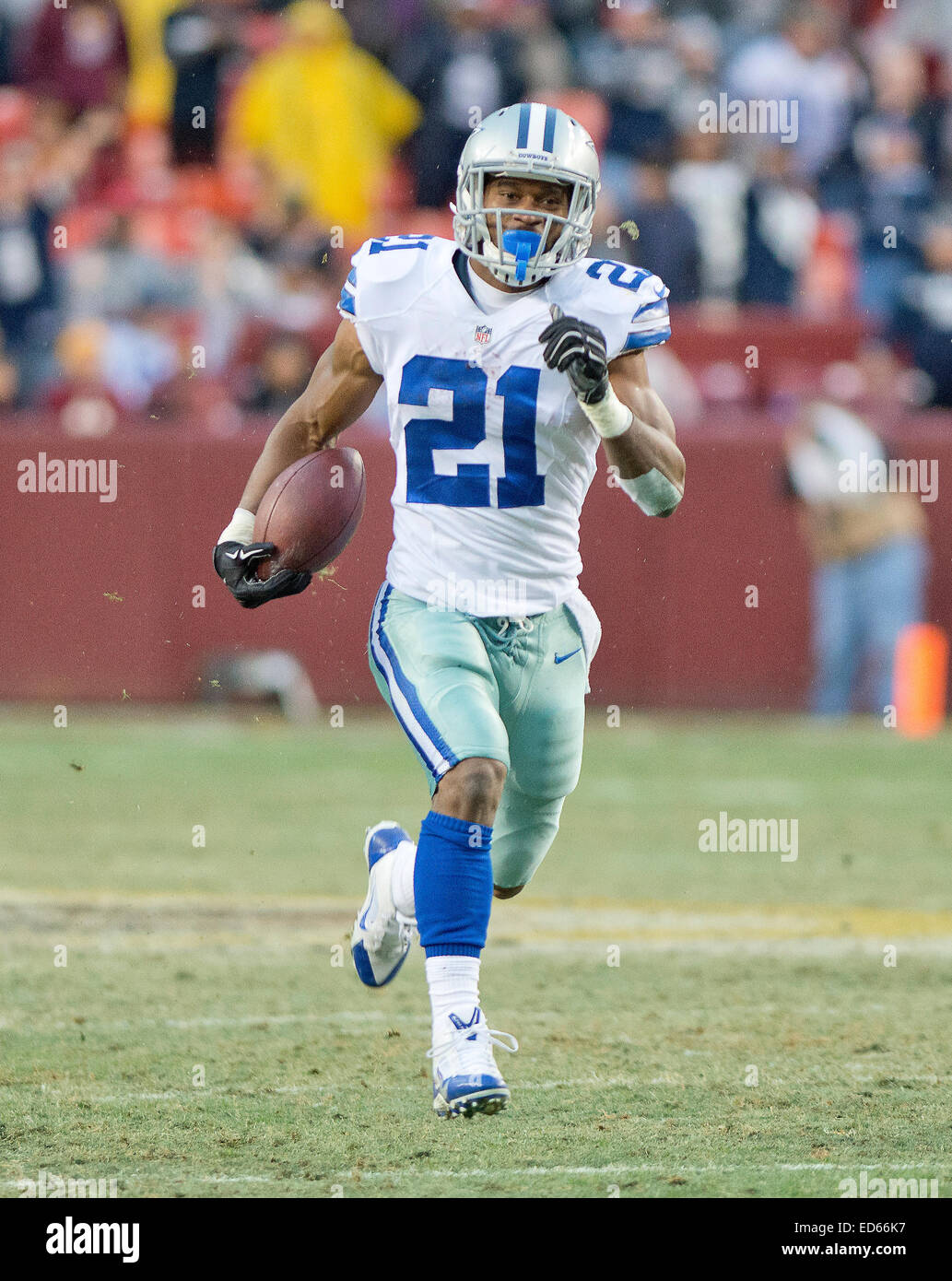 Dallas Cowboys running back Joseph Randle scores a touchdown on a long run in the fourth quarter against the Washington Redskins at FedEx Field in Landover, Maryland on Sunday, December 28, 2014. The Cowboys won the game 44-17. Credit: Ron Sachs/CNP Stock Photo