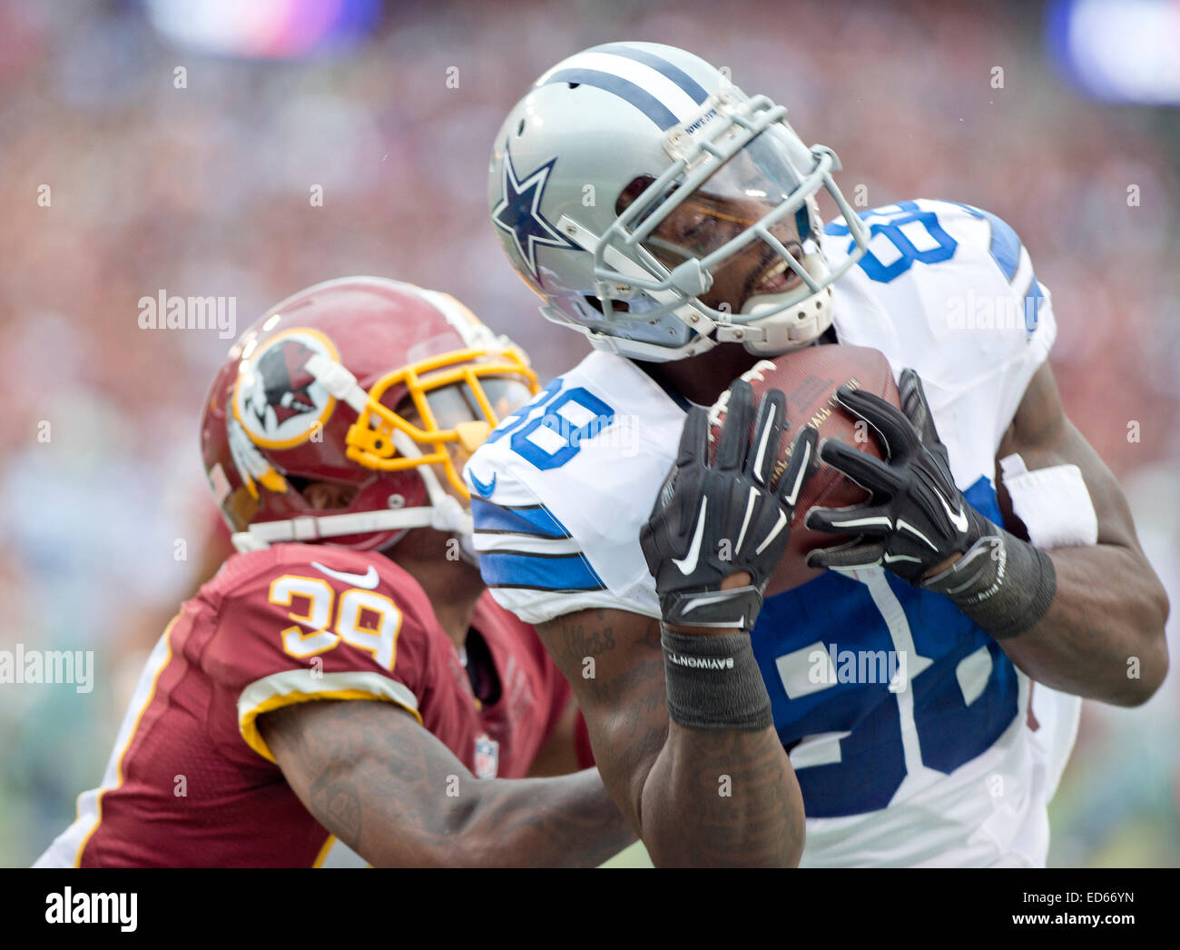 Dallas Cowboys wide receiver Dez Bryant (88) catches a touchdown pass against the Washington Redskins cornerback David Amerson (39) in the first quarter at FedEx Field in Landover, Maryland on Sunday, December 28, 2014. Credit: Ron Sachs/CNP Stock Photo