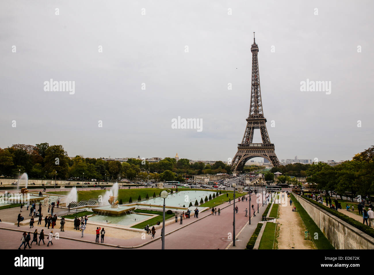 Paris Eiffel tower water fountain Stock Photo Alamy