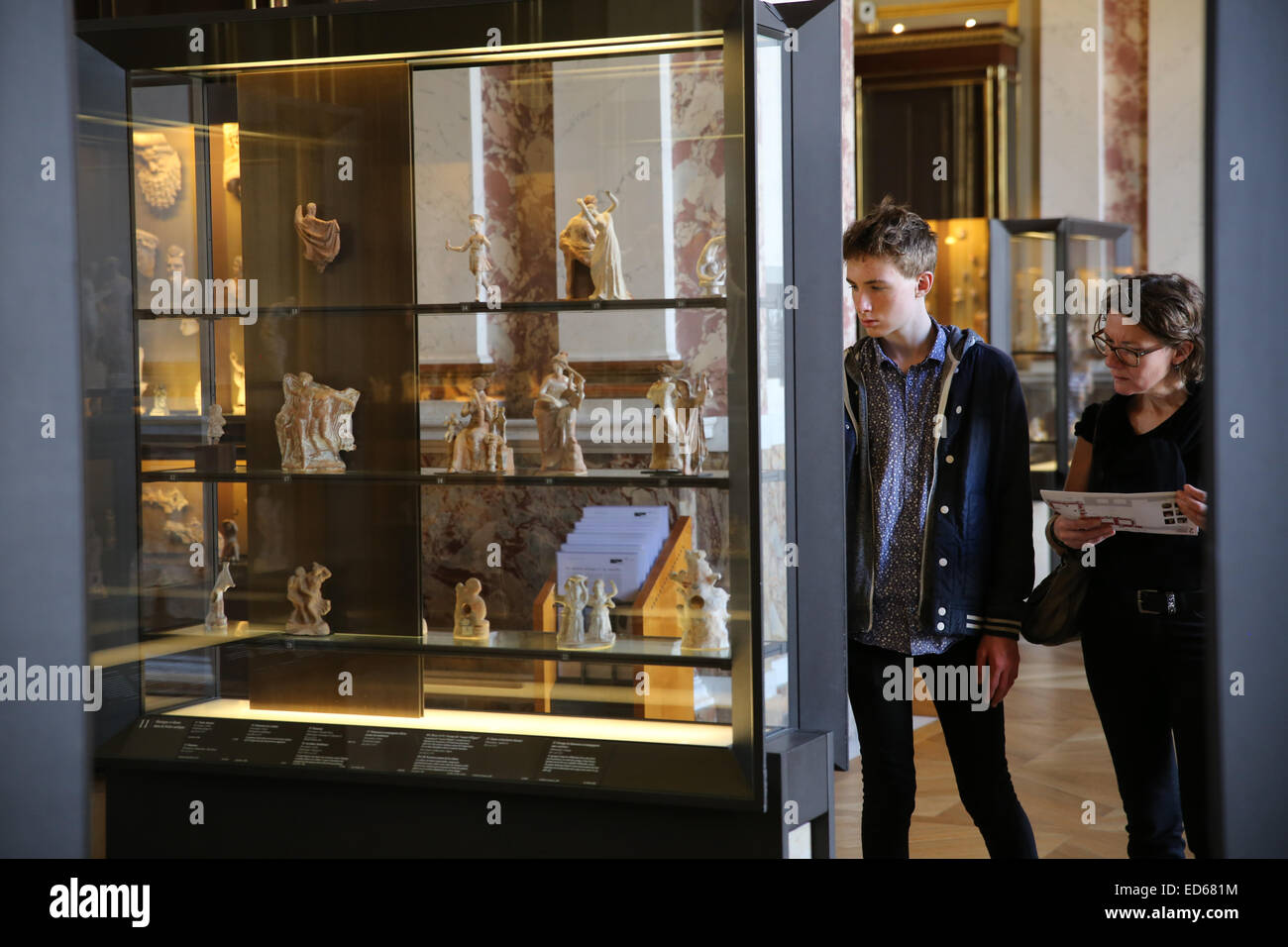 teenager boy mother visiting museum Stock Photo