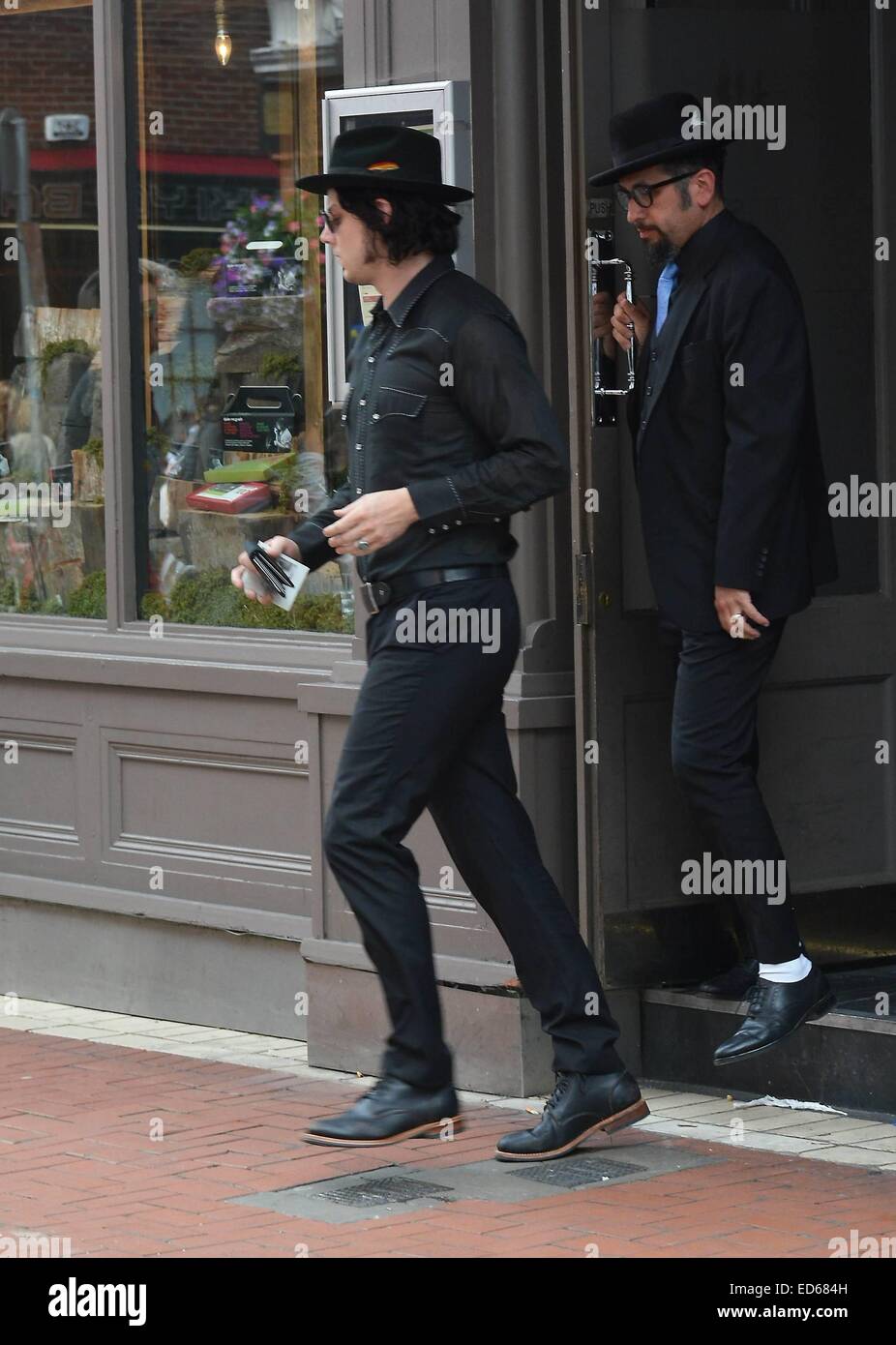 Jack White leaves Rustic Stone on South Great George's St. Upon leaving,  Jack passes The Kills vocalist Alison Mosshart who was seen smoking a  cigarette outside Featuring: Jack White Where: Dublin, Ireland