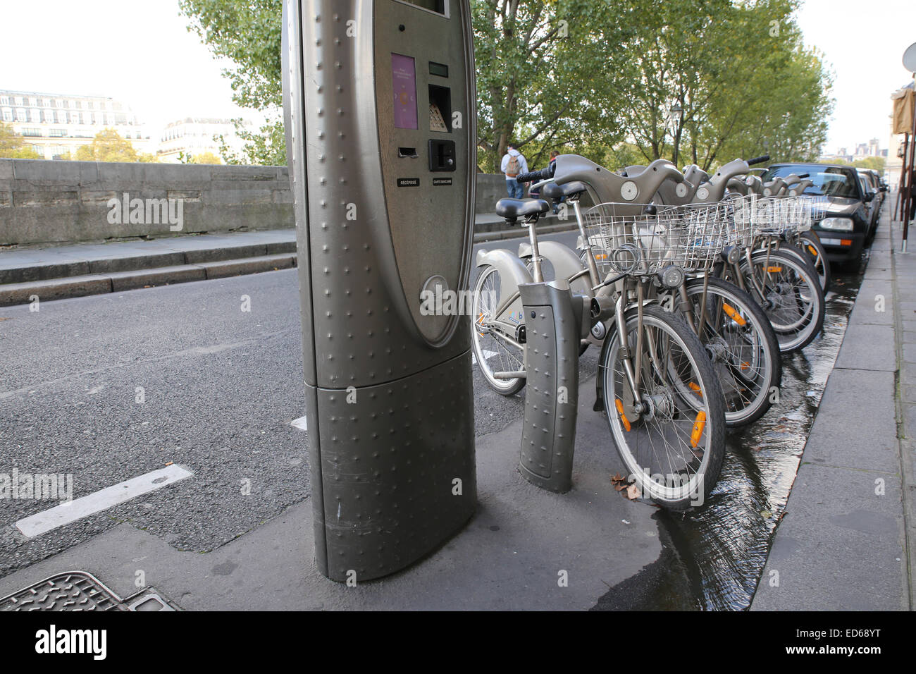 Paris bike rental station Stock Photo Alamy