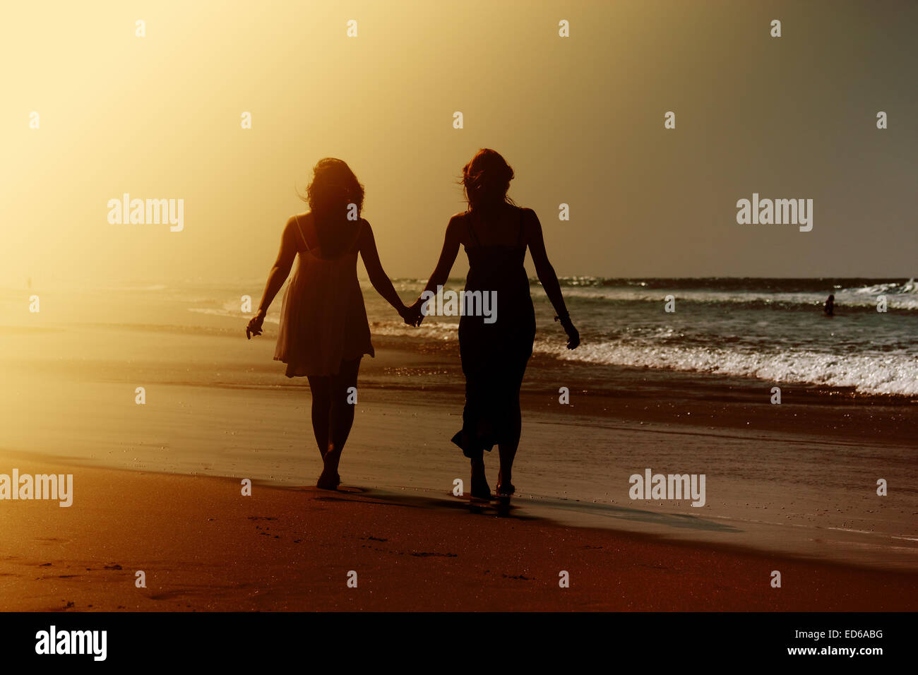 Two people walking beach sun hi-res stock photography and images - Alamy