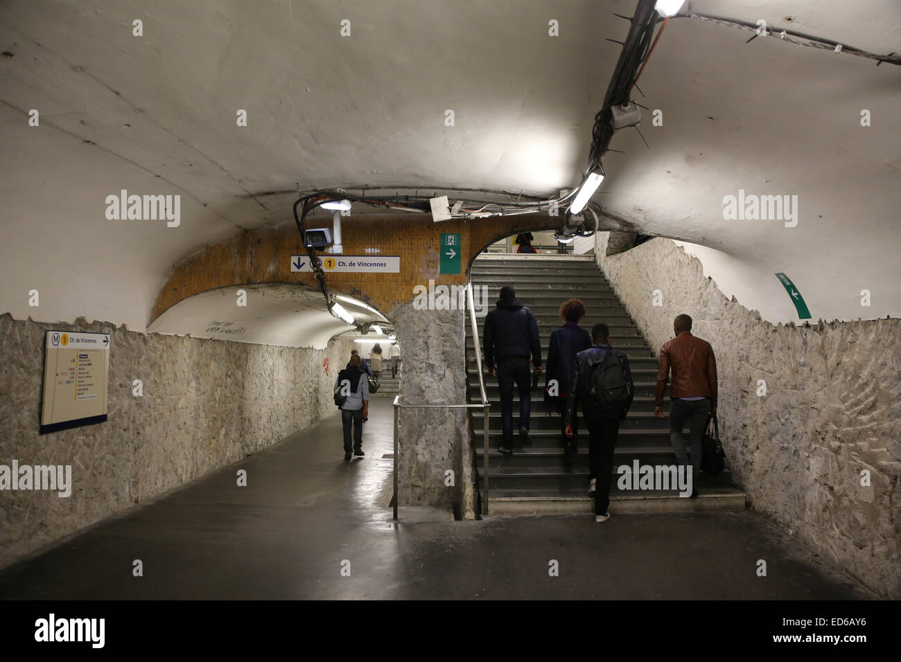 Paris metro underground subway station Stock Photo Alamy